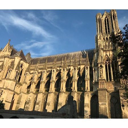 Апартаменты Chez La Reg'- Aux Pieds De La Cathedrale Реймс Экстерьер фото